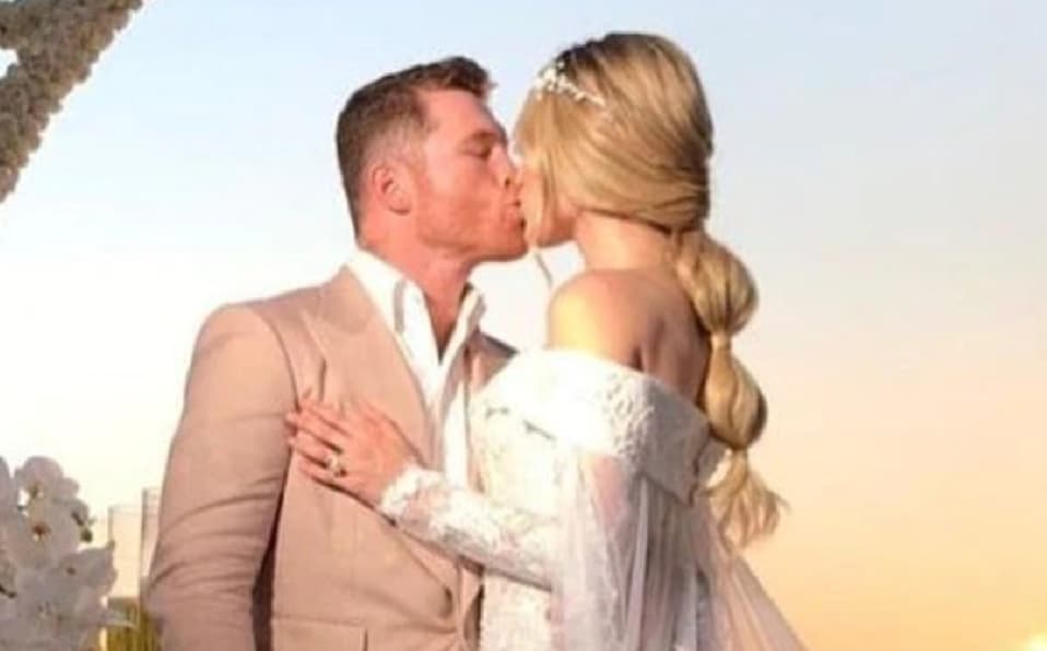 El 15 de mayo,
<b><a href="https://www.tudn.com/temas/saul-canelo-alvarez" target="_blank">Saúl 'Canelo' Álvarez</a></b> se casó por el civil con la modelo Fernanda Gómez en Punta Mita, Nayarit, México. El pugilista mexicano vistió un traje de lino color nude, camisa blanca y zapatos negros.