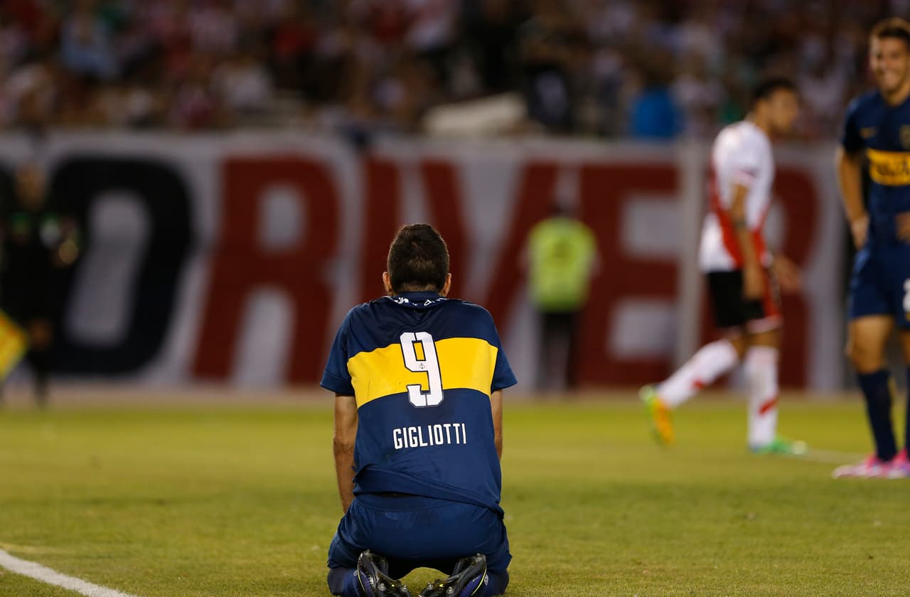 No obstante, Gigliotti falló un penal ante River Plate en la Copa Sudamericana. La hinchada no se lo perdonó, pues Boca fue eliminado.