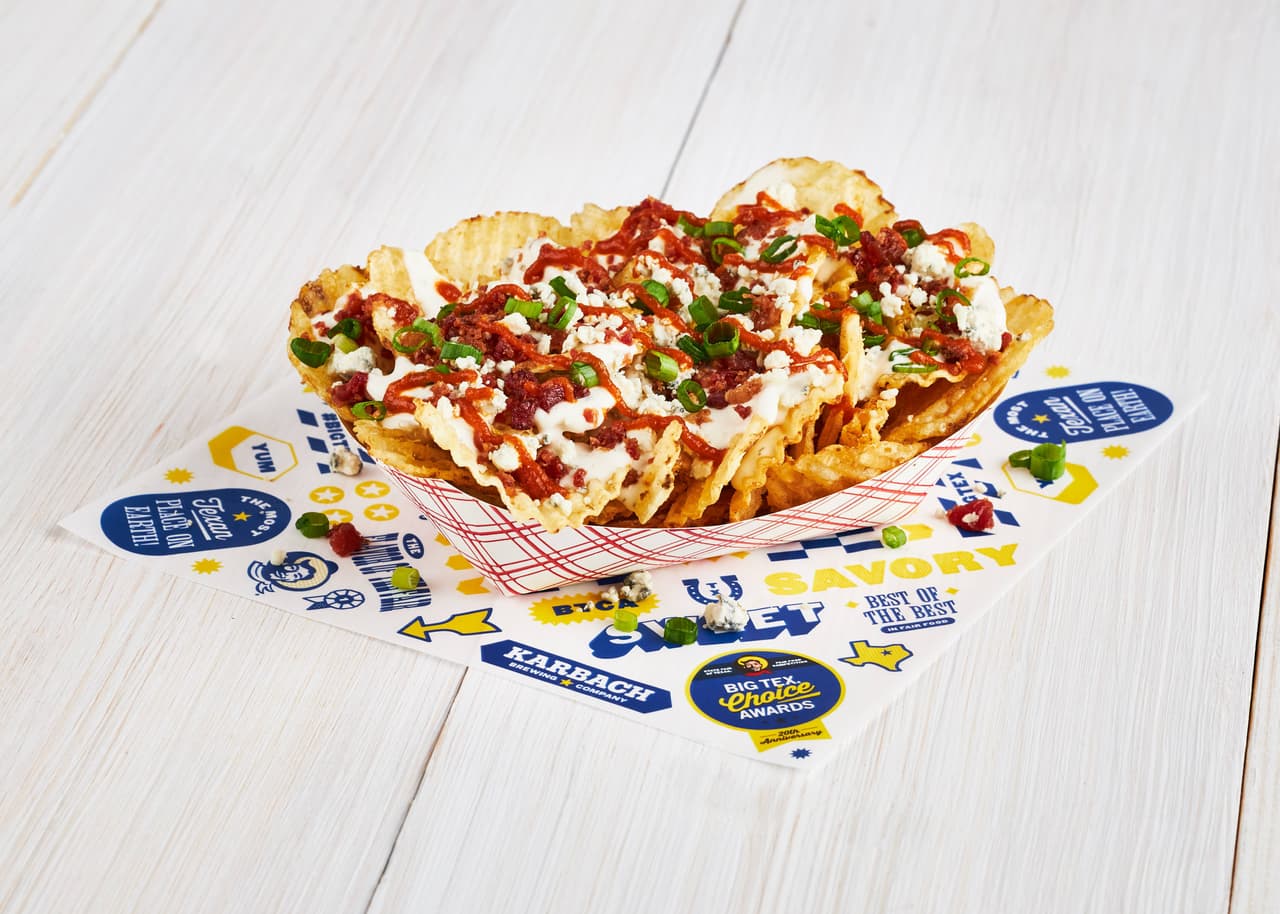 <b>Hippie Chips, Rose & Tom Deschenes </b>
<br>Estas papas onduladas puedes comerlas con un sabroso aderezo ranch casero o uno de blue cheese . Además, tienen trocitos de beicon, cebollas verdes frescas y un chorrito de sriracha.
