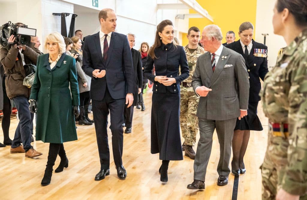 En esta ocasión, 
<b><a href="https://www.univision.com/famosos/de-la-barberia-al-cuadrilatero-el-principe-carlos-y-camilla-parker-se-divierten-en-cuba-fotos">Carlos, Camilla, William y Kate</a> </b>recorrieron las instalaciones del centro de rehabilitación. 
<br>
