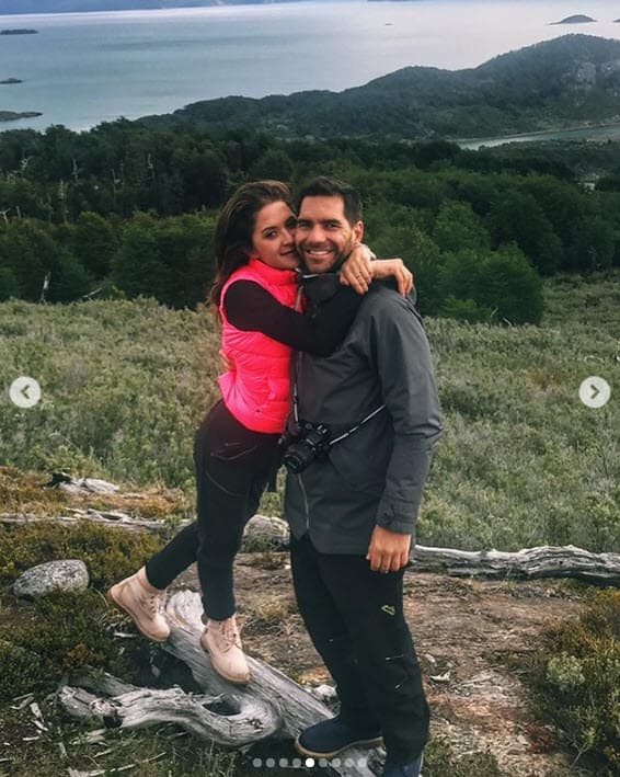 La actriz de La Bella y las Bestias, que también es hermana de los productores Billy y Fernando Rovzar, también destacó lo mucho que se divierten juntos: "Su curiosidad de la vida y su sentido del humor. Me hace reír como nadie en el mundo. Y me motiva a aprender cosas nuevas todos los días. Admiro mucho su forma de ser y sus ganas de querer su mejor versión todos los días. Me encanta que es mi novio, mi mejor amigo, mi compañero de trabajo, mi compañero de viajes… Todo", dijo para People en Español en agosto de 2018.