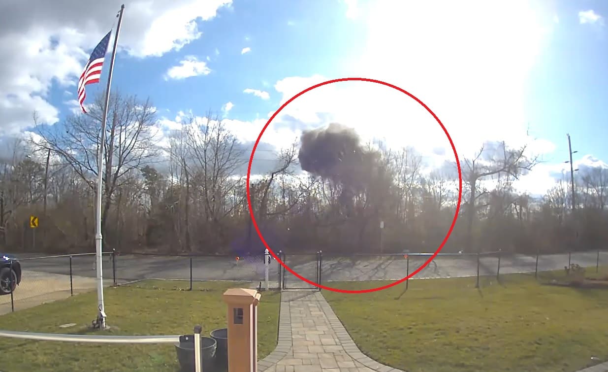 Capta cámara de seguridad accidente de avión en Long Island; identifican a víctimas