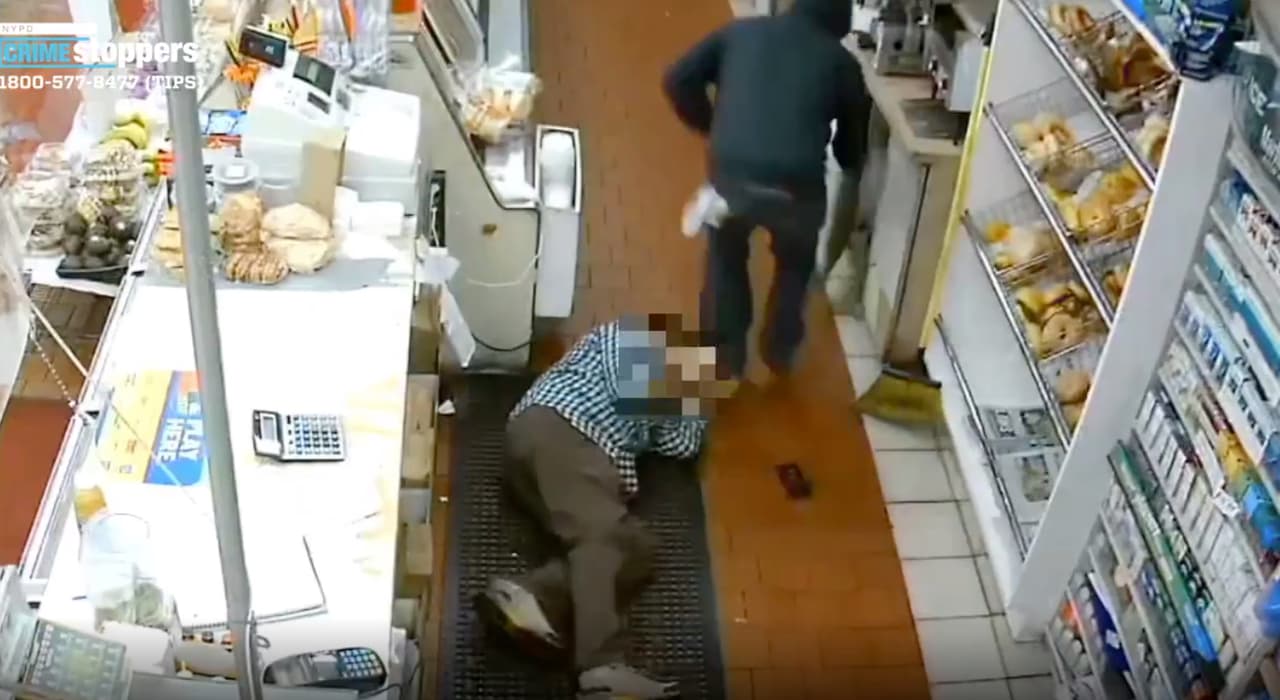 Un empleado es brutalmente atacado dentro de una bodega en Staten Island