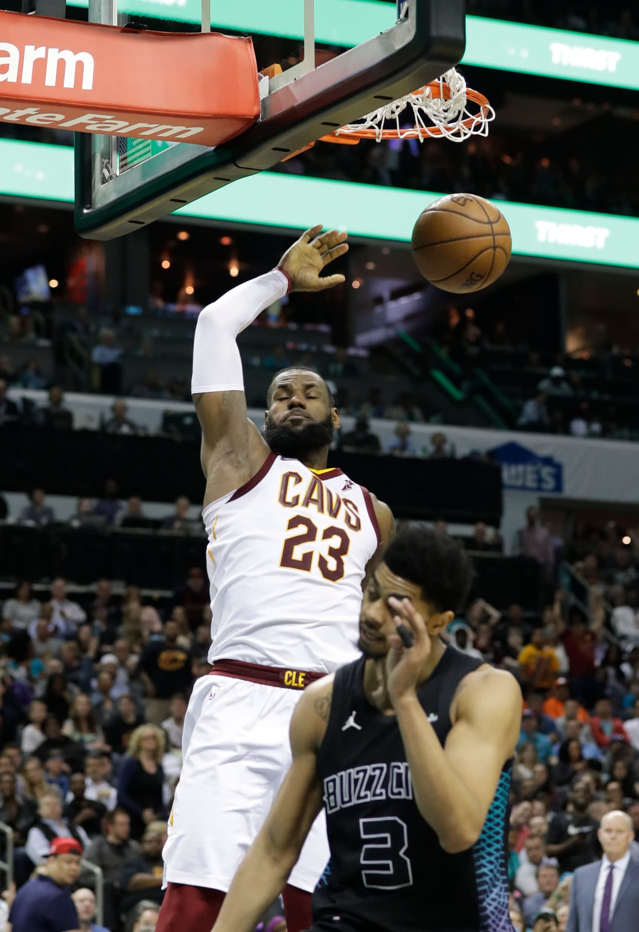 Los Cleveland Cavaliers vencieron por 105-118 a los Charlotte Hornets.