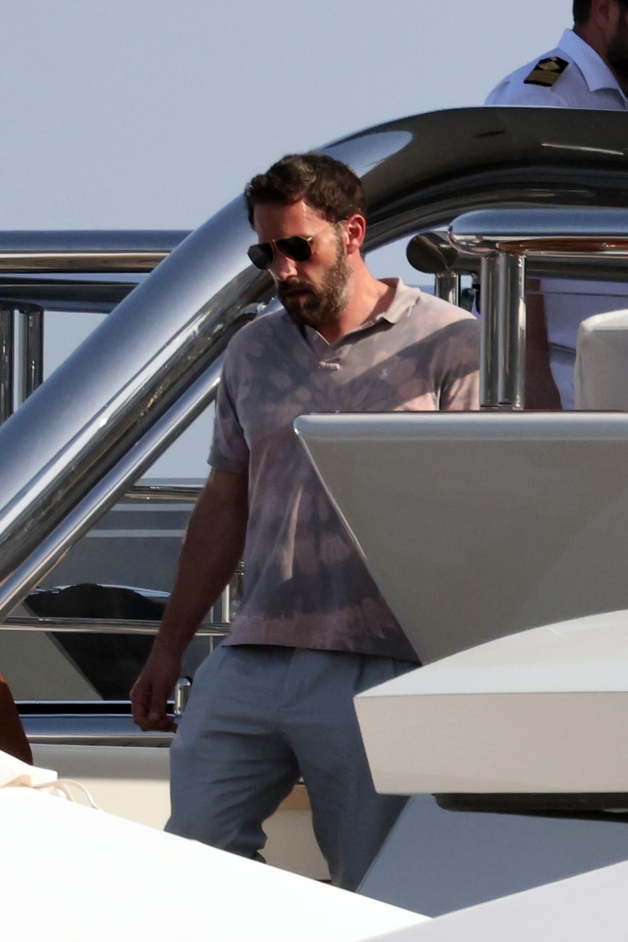 Como es habitual, Affleck lució semblante serio.