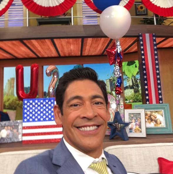 Johnny Lozada: "#migente #buenosdias Ya llegue #feliz4dejulio #agozarsehadicho #happy4thofjuly". (Julio 4, 2016)