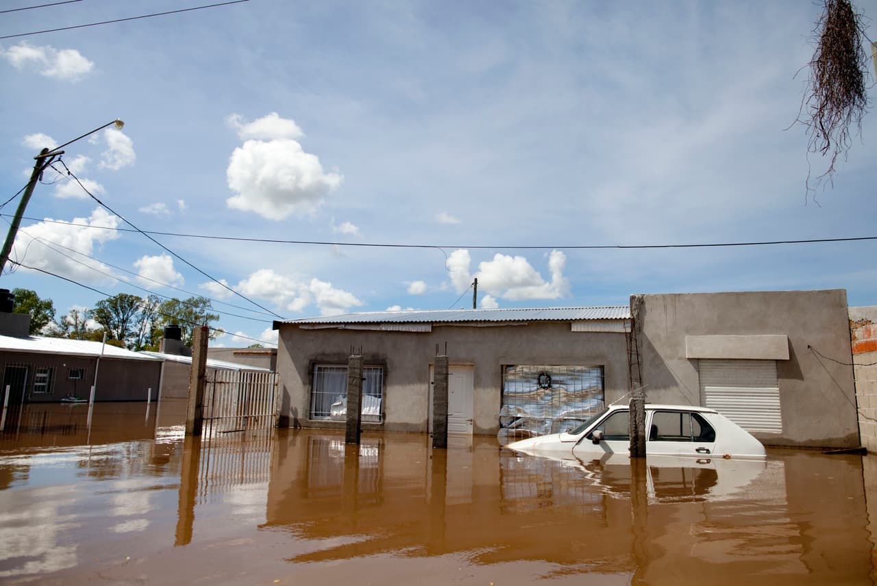Inundaciones no dan tregua en Sudamérica y ya suman 150,000 evacuados