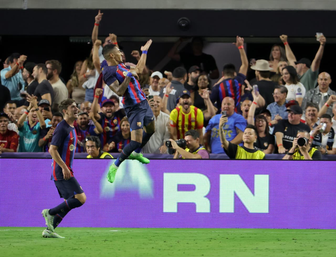 Raphinha disputó su primer Clásico Español y fue determinante pues se despachó con un golazo para que su equipo se llevara el triunfo.