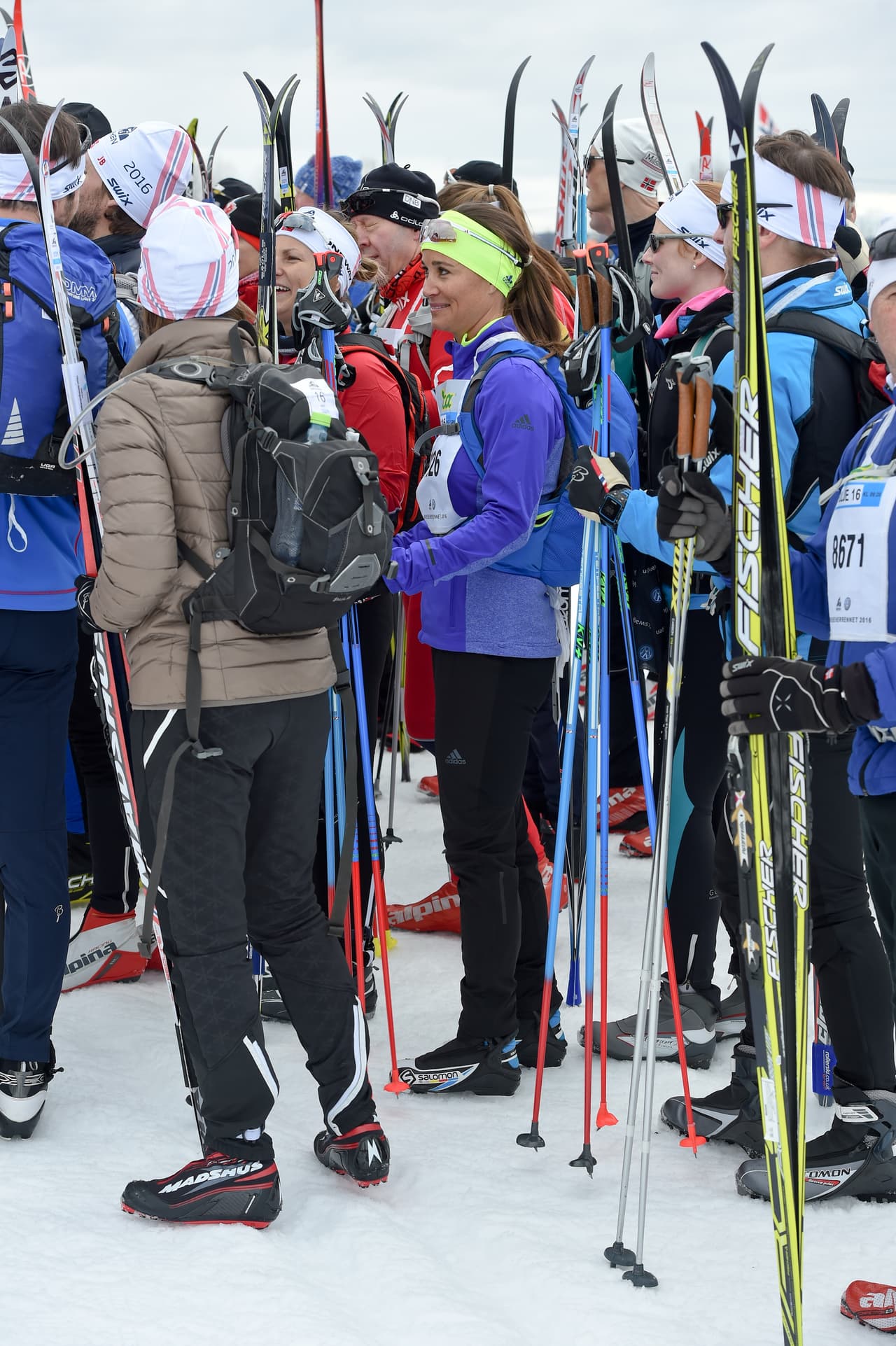 Aquí en una competencia de ski.