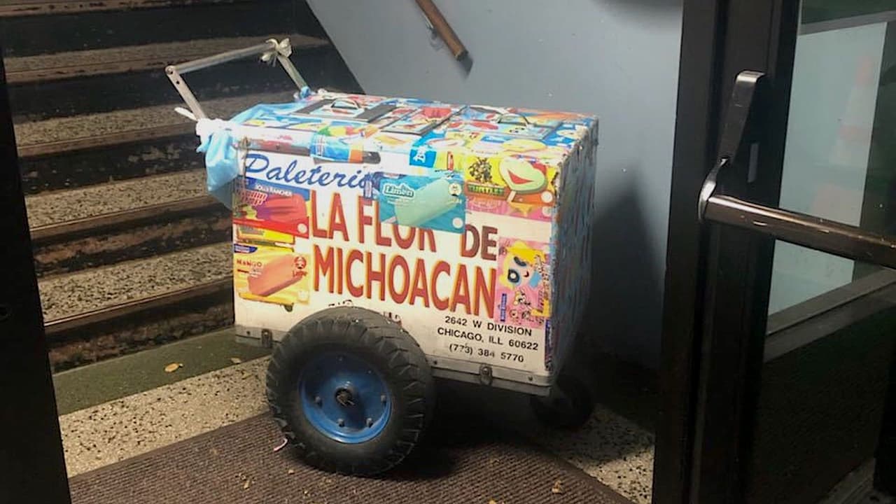 Una señora iba manejando cuando vio el carrito abandonado, le sacó una foto y dio aviso a administradores de la página de Facebook, La Villita.