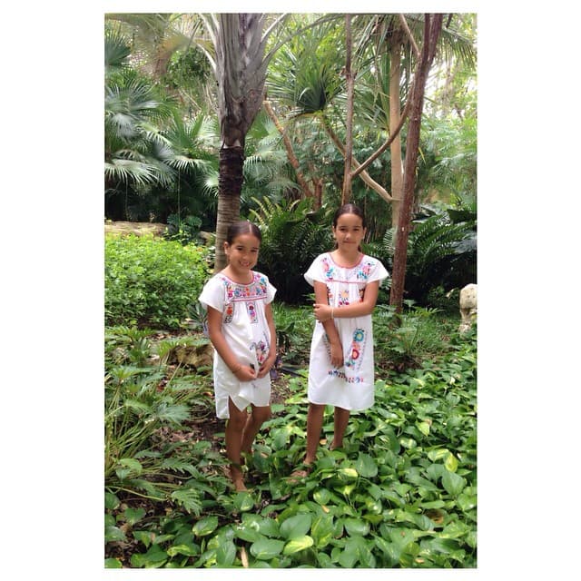 Antonella y Michaella se sienten cómodas usando la ropa hecha en el país de donde es originaria su mamá.