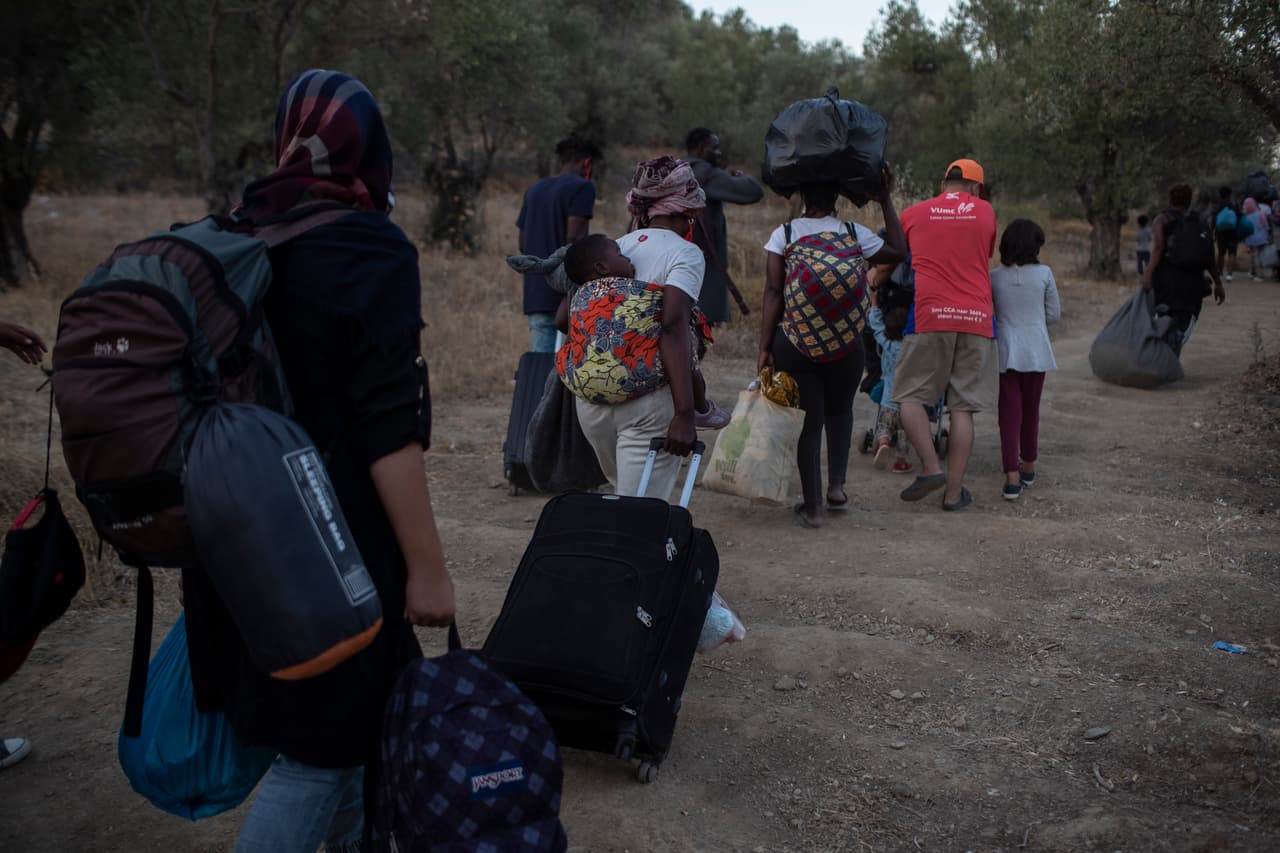 Las esperanzas por una vida digna se desvanecen con el paso de las horas. ¿Adónde irán? ¿Qué llegará primero, el asilo o el civid-19? El clima se tensa.