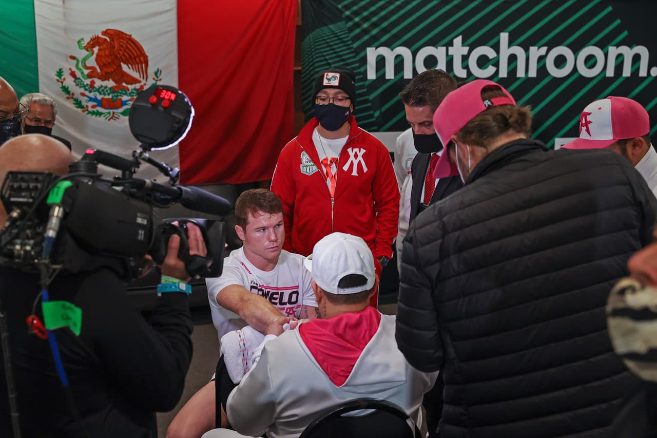 ¡Así se viven los instantes previos al pleito Canelo vs Yildirim! | Ambos combatientes ya se alistan en las instalaciones del Hard Rock Stadium.