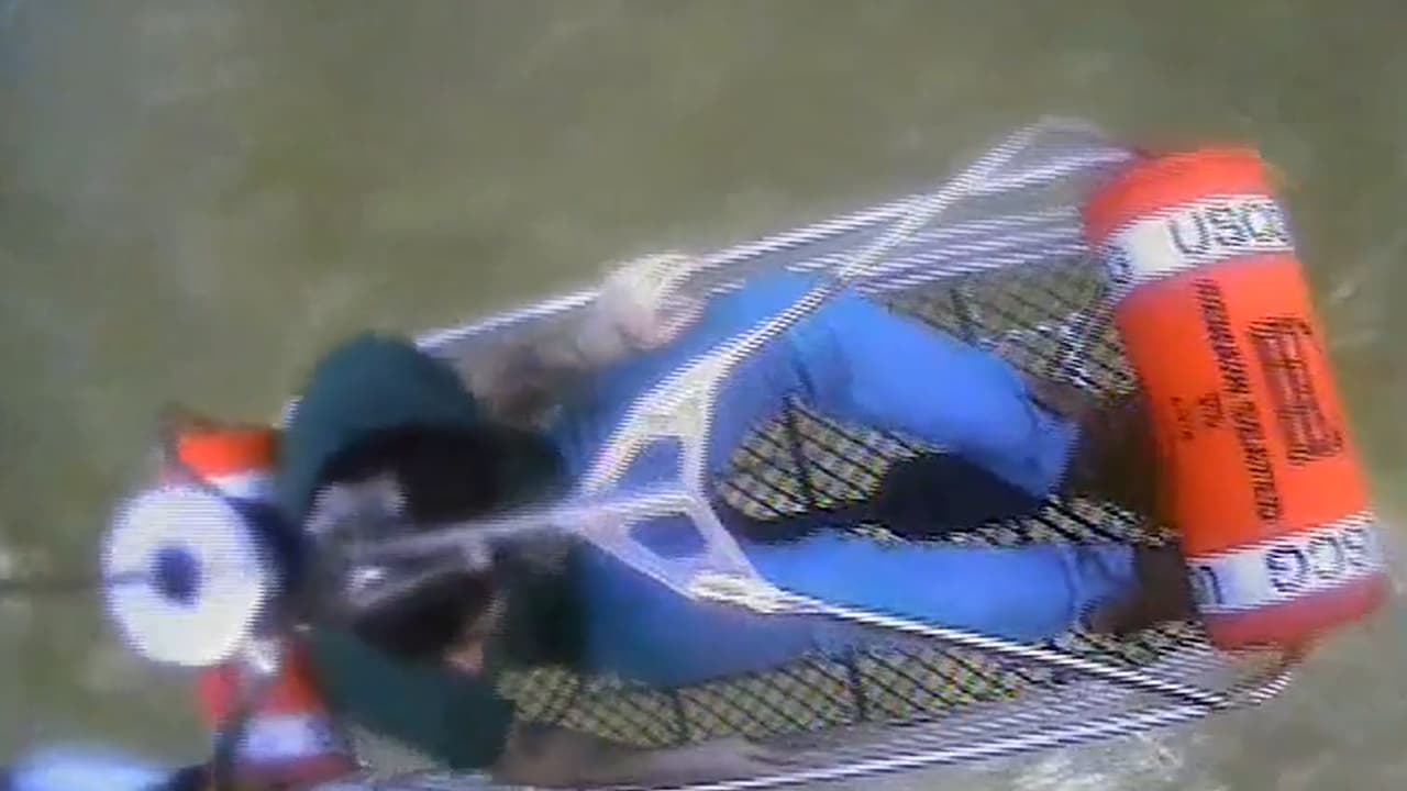 Guardia Costera rescata a tres personas tras volcadura de bote en costa de Nueva Jersey