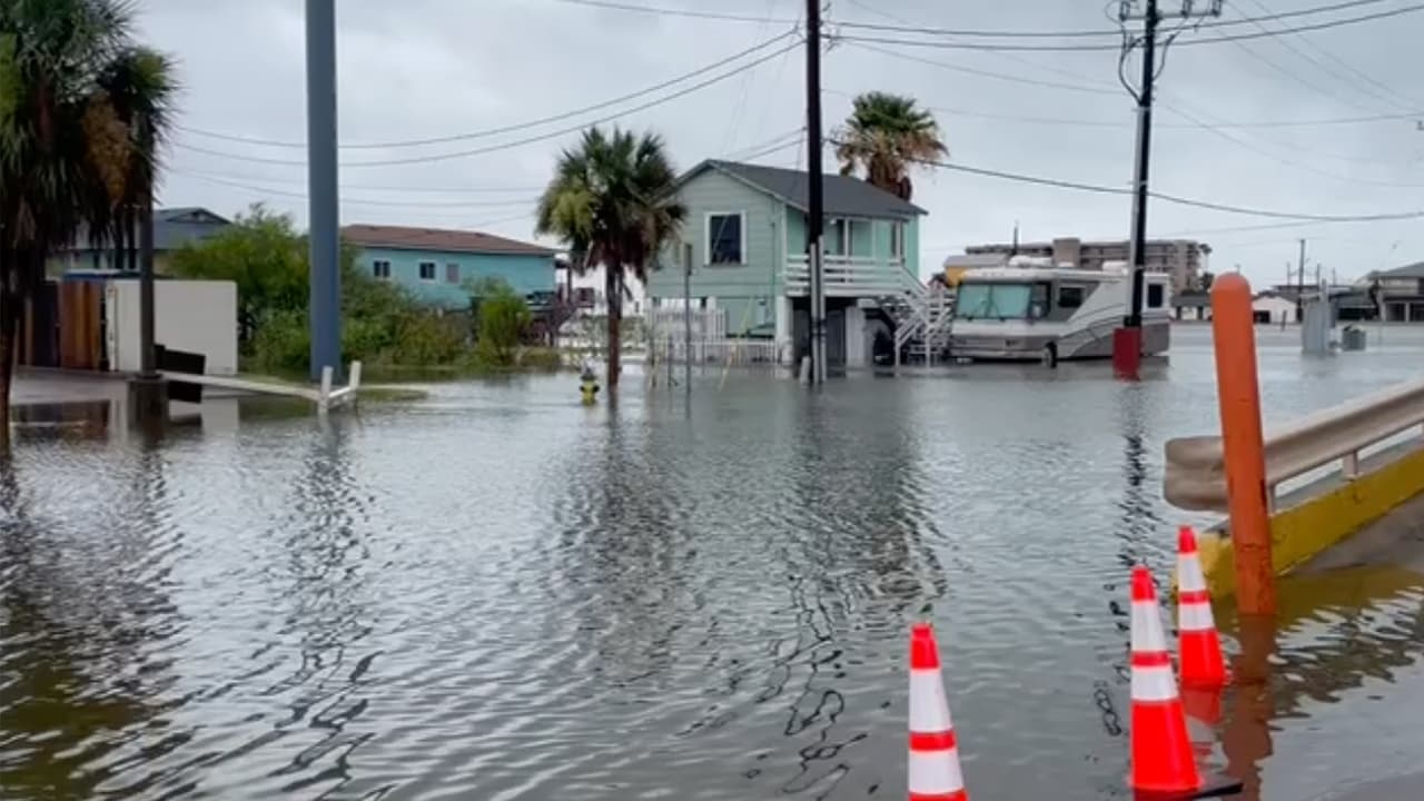 Muertes, deslaves y presas llenas: los efectos de la tormenta Alberto en el noreste de México y sur de Texas