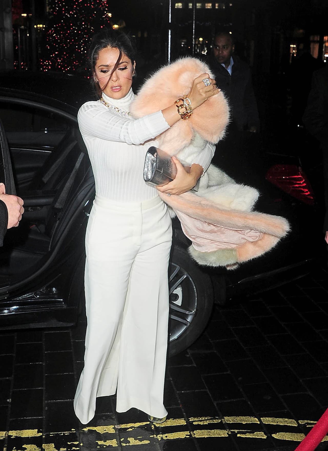 La actriz veracruzana brilló en una fiesta en Covent Garden, Londres.