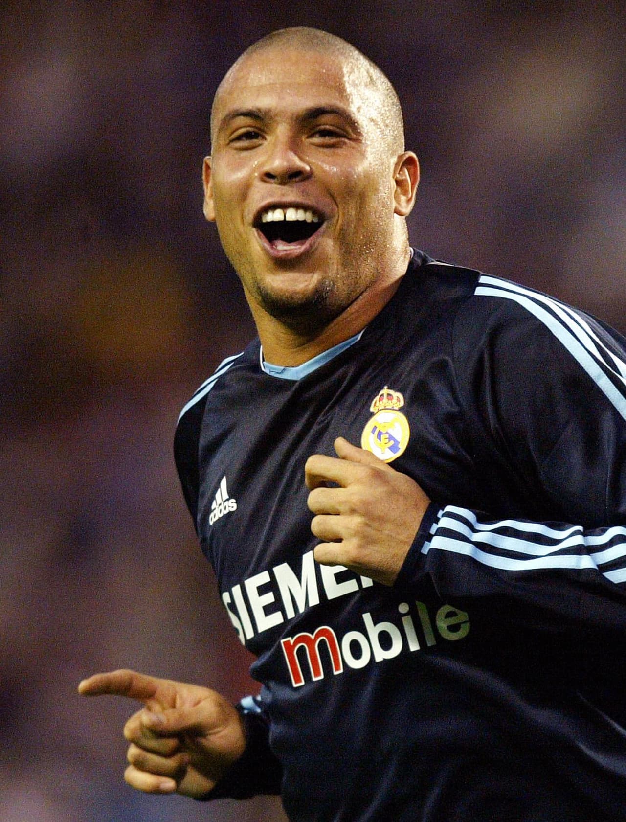Delantero: Ronaldo, en la edición FIFA 2004, logró un puntaje increíble de 98; el mejor de todos los videojuegos.
