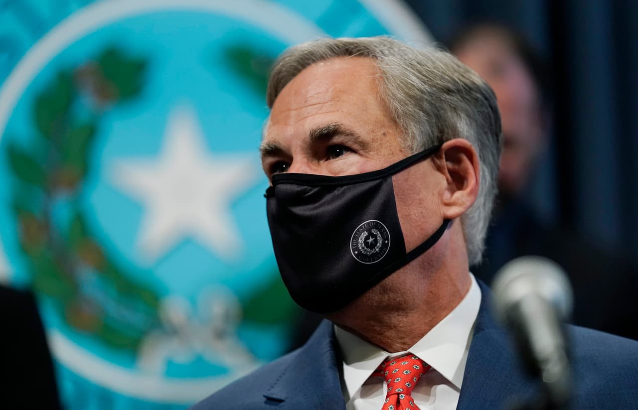 El gobernador Greg Abbott
<a href="https://twitter.com/GregAbbott_TX/status/1332042650812370947" target="_blank">compartió el siguiente mensaje</a>: "Cecilia y yo les deseamos un muy feliz Día de Acción de Gracias. Estamos agradecidos de que Dios comparta su gracia sobre nuestra gran nación ante cada reto y problema que ha enfrentado, y que eso ha hecho que Estados Unidos llegue a cimas aún mayores. Dios bendiga a Estados Unidos".