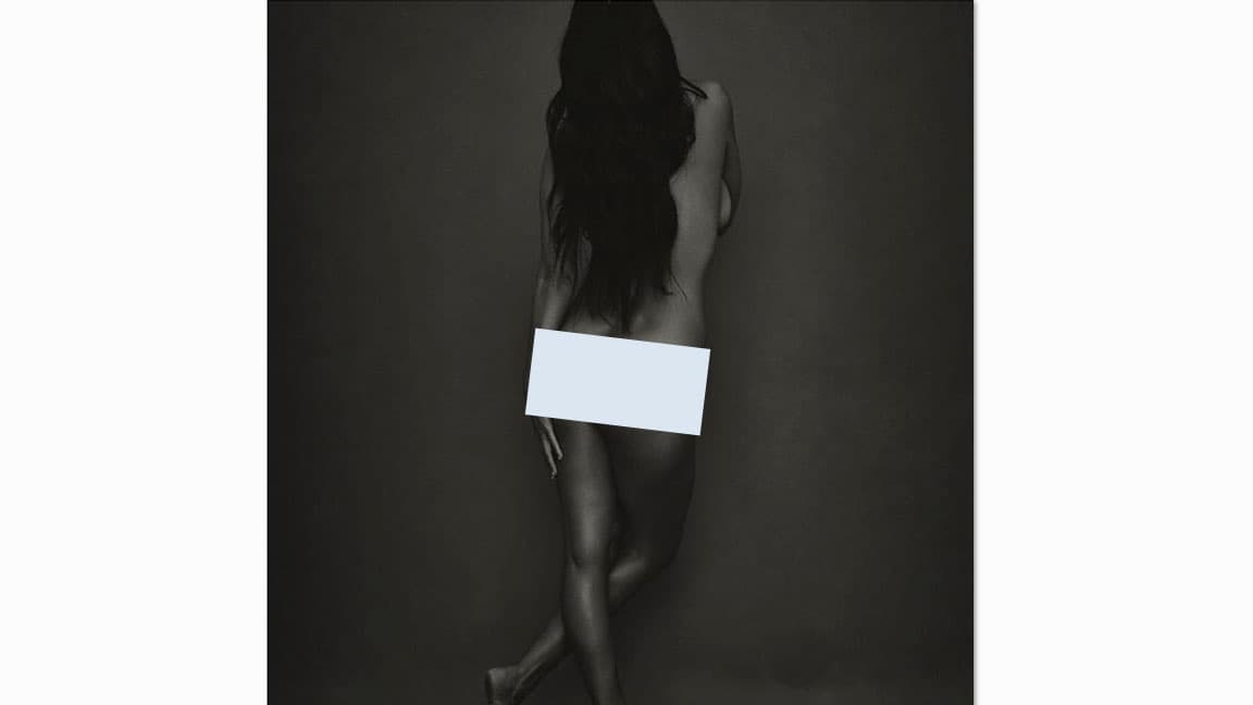 Wow! En su cuenta de Instagram compartió esta sensual fotografía en la que deja ver su "retaguardia" al desnudo.