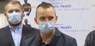 <b>Andrei Doroshin</b>, un estudiante graduado de la Facultad de Artes y Ciencias de la Universidad de Drexel de 22 años, defendió sus acciones en una entrevista que se transmitió el jueves por la mañana en 
<i>"Today" de NBC News</i>. Doroshin dijo que quedaron cuatro dosis después de la clínica de vacunación masiva en el Centro de Convenciones de Pensilvania el fin de semana pasado, donde aproximadamente 6,800 personas recibieron la vacuna COVID-19.
<br>