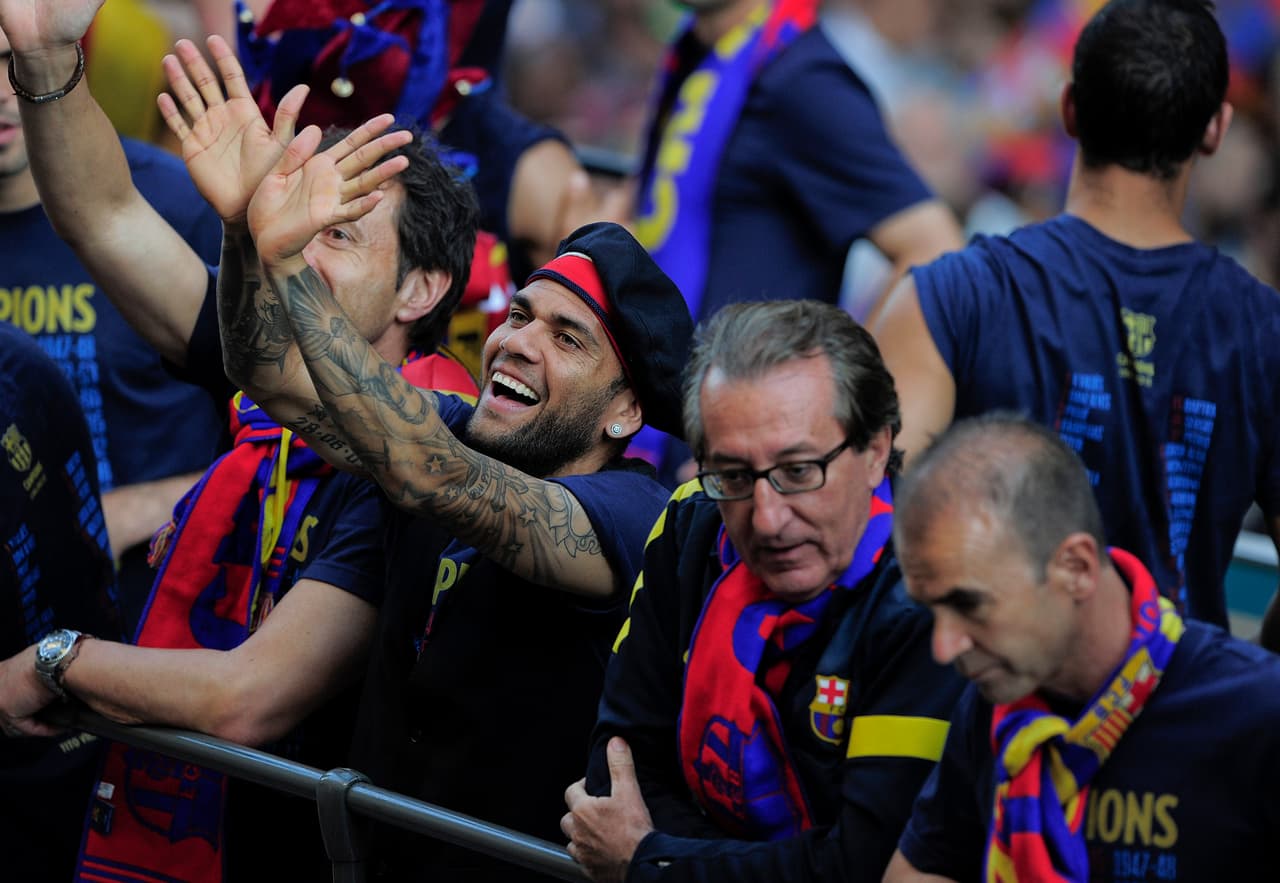 Dani Alves vivió sus mejores momentos en el Barcelona, club en el que militó durante ocho años (2008 al 2016) y levantó 23 trofeos, incluidas seis Ligas (2009, 2010, 2011, 2013, 2015 y 2016).