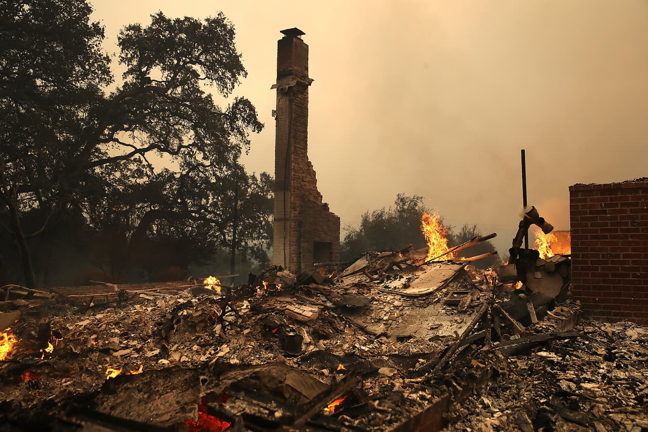 Los daños a las estructuras están a la vista. La voracidad del fuego causó devastación en el área.