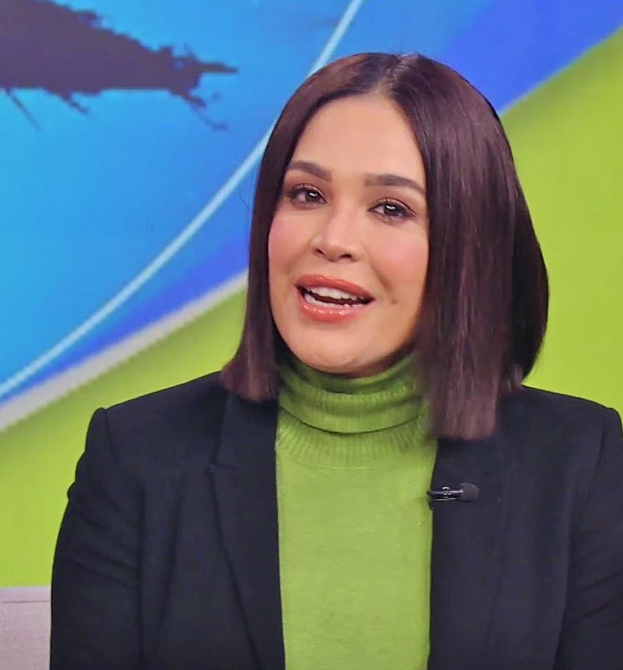 Notamos que Karla Martínez coincidió con ellas y también llevó el color verde en las prendas que componían su atuendo.