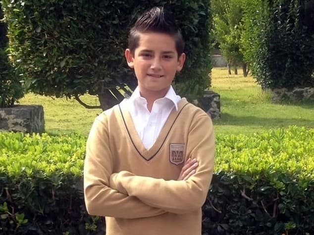 Emilio ha decidido recorrer el camino de la actuación, actualmente está grabando "Sueño de amor", la nueva novela de su padre.