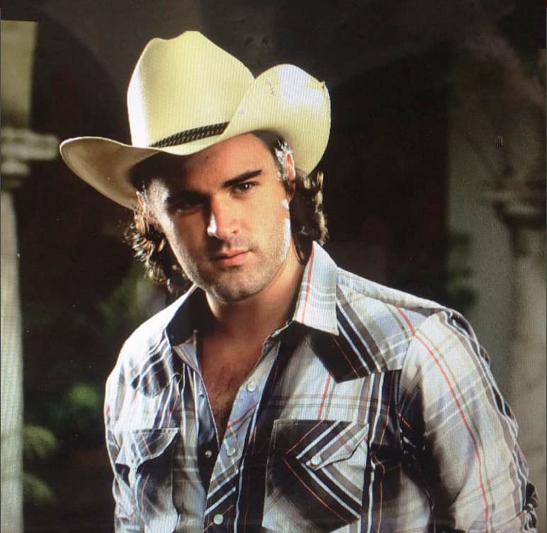 Este galán es Aldo Guerra.