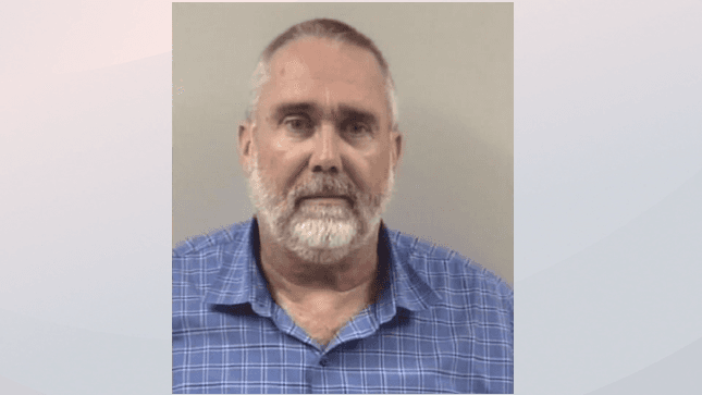 Pastor afronta 10 delitos graves de violación y cinco por tomar libertades indecentes con un niño