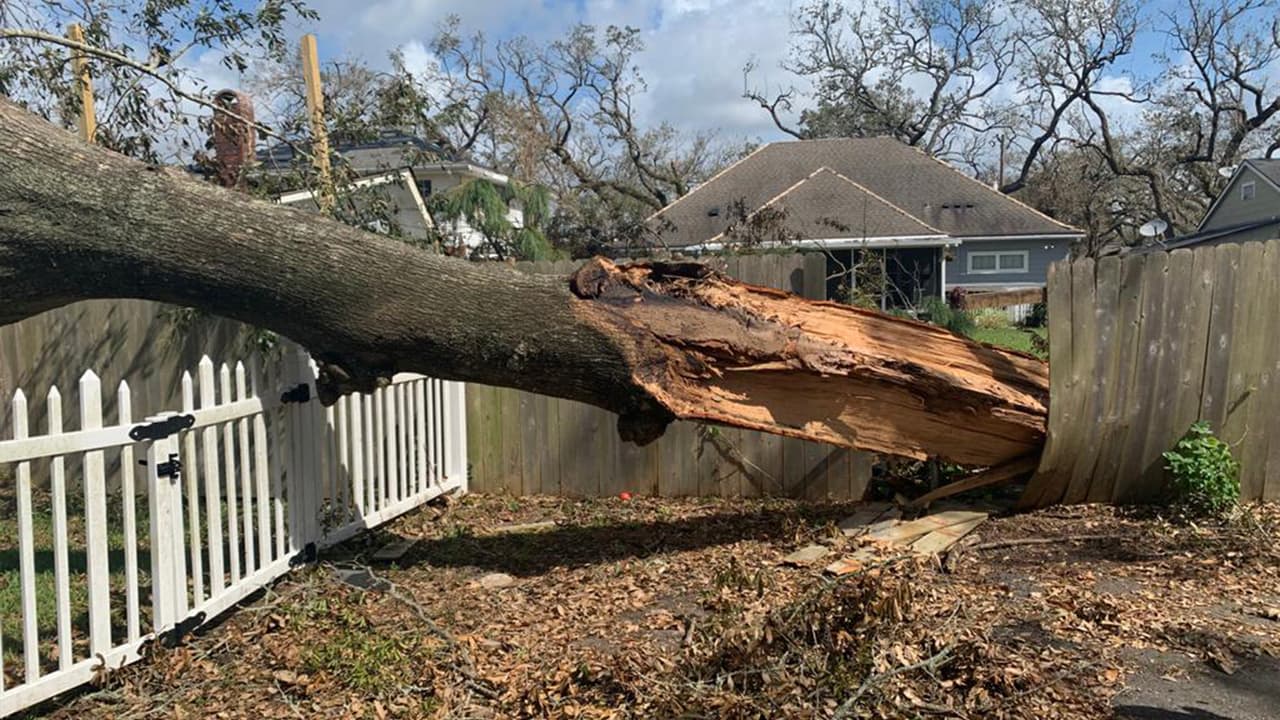 <b>Si usted quiere ayudar, puede hacerlo donando estos artículos: </b>Pañales para bebés, toallitas humedas, productos de limpieza, productos de aseo personal, alimentos no perecederos, agua embotellada, comida y artículos para mascotas. Generadores de electricidad y ventiladores.