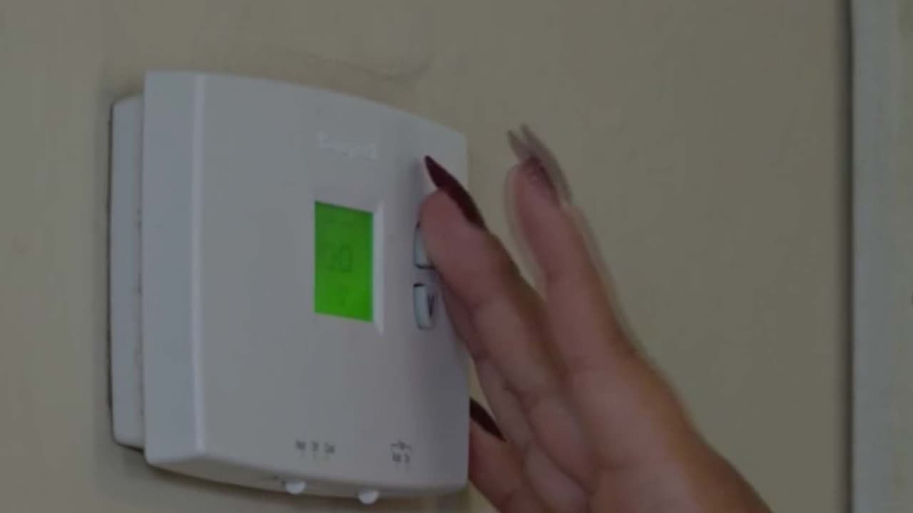 El Departamento de Regulaciones de Texas revisa los antecedentes penales de estas personas cada año.