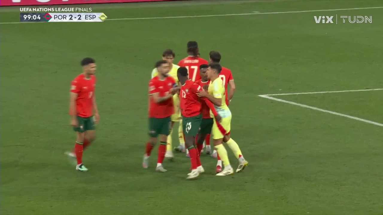 ¡Se arma la bronca! Nuno se encara con Baena y se llevan tarjeta amarilla