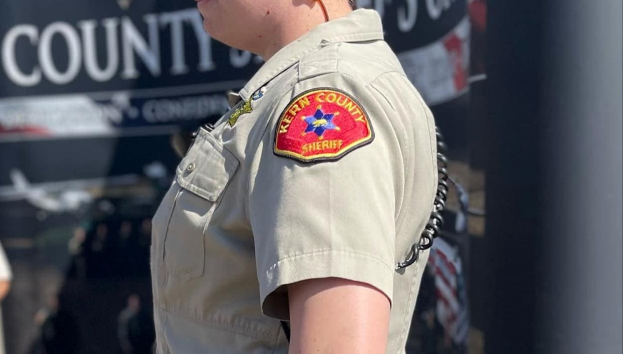 Oficial alcoholizada y acompañada de niños chocó contra patrulla de la policía