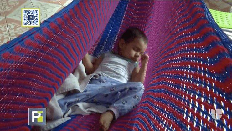 El niño necesita ayuda por la gravedad de su enfermedad, dice la madre. “A él siempre lo tienen que estar monitoreando porque si le llega a dar una recaída, tienen que actuar de inmediato”, explica.
<a href="https://www.univision.com/shows/primer-impacto/ayuda-de-impacto-este-nino-perdio-un-ojo-por-un-avanzado-cancer-el-salvador">Haz clic aquí para saber cómo ayudarlo</a>.