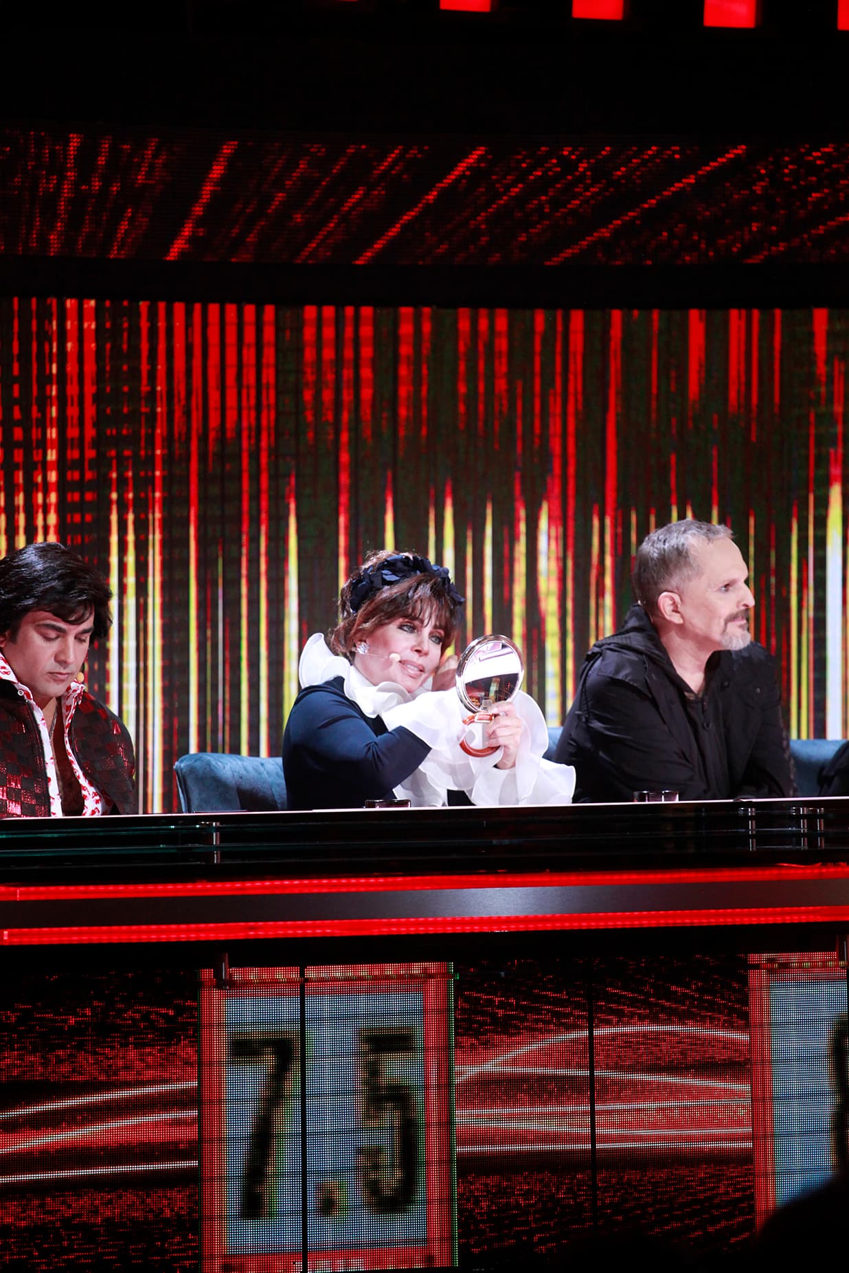 Y hasta su espejo ha salido a relucir.