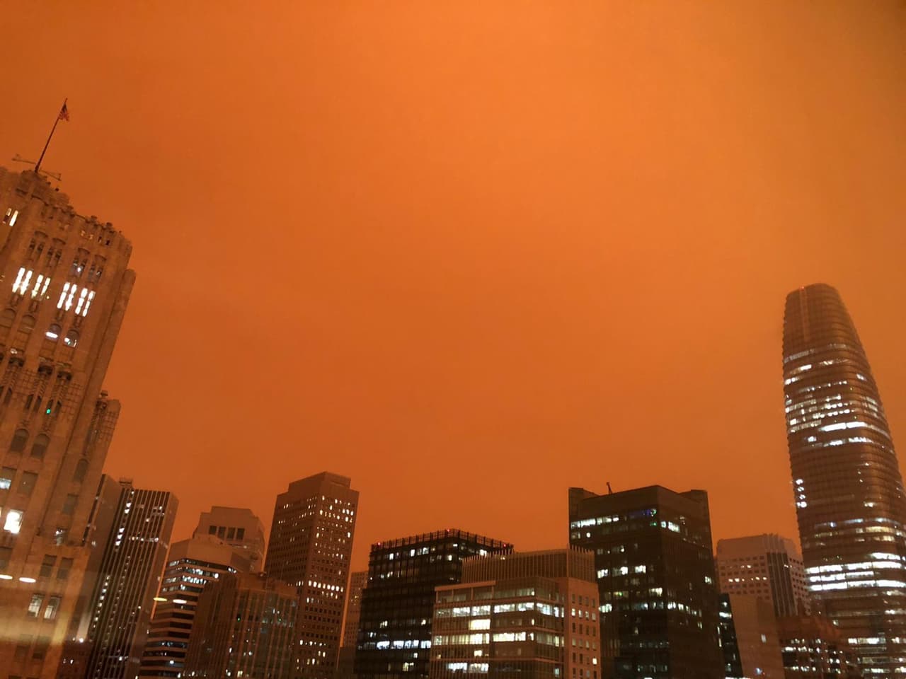 Esta es una foto del cielo en San Francisco a las 9:00am de este miércoles fue compartida por Teresa Goh residente de esa ciudad. Expertos califocaron las condiciones del aire en la ciudad de la Bahía como extremedamente malo, mientras ya hay quienes lo califican como el "peor" de Estados Unidos.