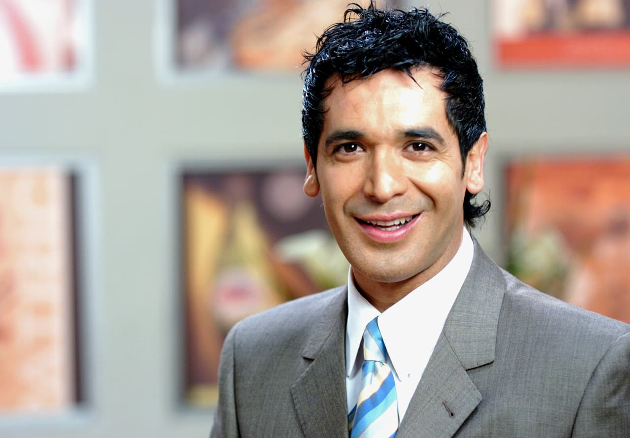 En esta última interpretó a Simón y trabajó junto a Angélica Vale, Jaime Camil y Patricia Navidad.