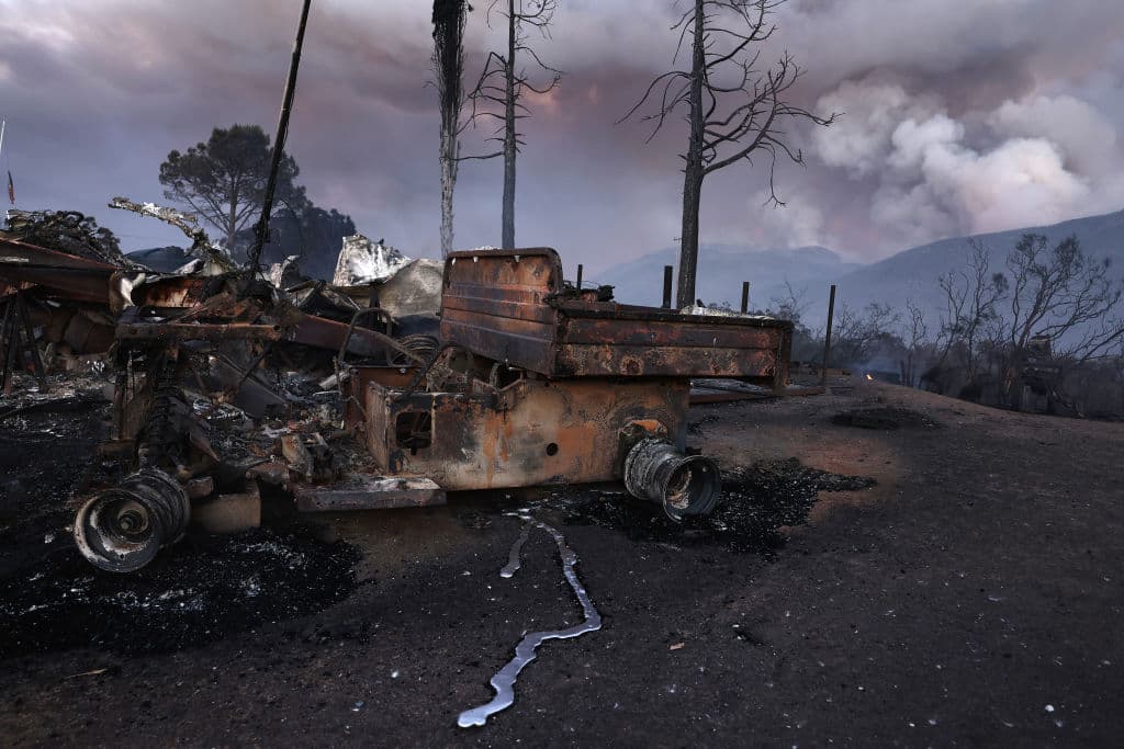 El Departamento de Bomberos de Riverside indicó que en Aguanga se reportaron daños en cuatro propiedades y que
<b>una vivienda</b> fue totalmente consumida por las llamas.