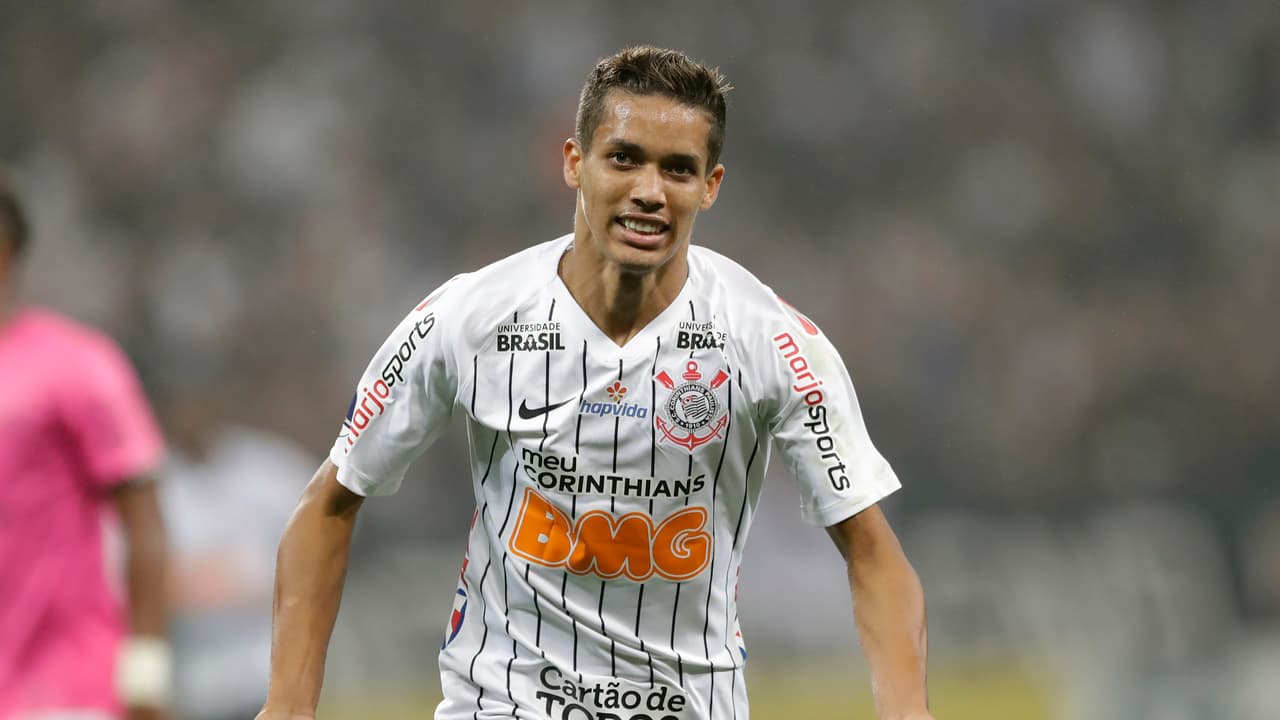 <b>Pedrinho (22 años)</b>
<br>Club actual: Corinthians
<br>Nuevo club: Benfica
<br>Costo de la transacción: 20 millones de euros