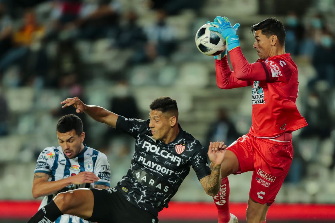 Aviles Hurtado se vuelve a encontrar con el gol y Pachuca consigue tres vlaliosas unidades.