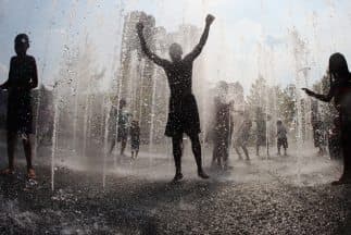 Tips para protegerse de la ola de calor y dónde están los centros para refrescarse en Chicago