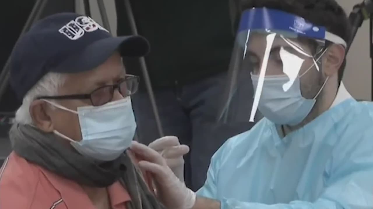 El gobernador Wolf admite que Pensilvania no hace el "trabajo perfecto" de administrar vacunas COVID a personas mayores