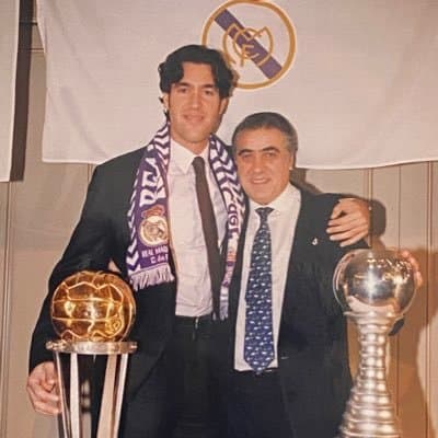 “Acaba de fallecer mi padre. No se merecía este final y de esta manera. Se va una de las personas más buenas, valientes y trabajadoras que he visto en mi vida. Su familia y el Real Madrid eran su pasión. Mi madre y mis hermanos hemos disfrutado de todos sus momentos con orgullo. DEP”, escribió.