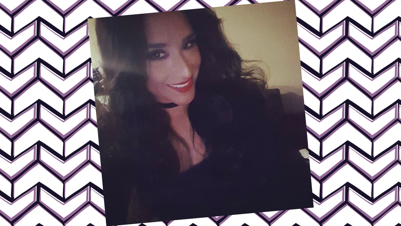 Jazmín y Adrianne parecen hermanas. Las dos cantan, bailan y aman los selfies. No dejes que las raíces mexicanas fool you. Jazmín también tiene sabrosura, muy al estilo de las raíces cubanas de Adrianne. Y guess what? Las dos han participado en shows de Univision: Jazmín lo hizo con Latinas VIP y Adrianne fue una de las invitadas en la segunda temporada de Mira Quién Baila.