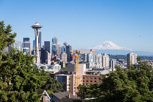 <b>Seattle, Washington.-</b> Esta ciudad se posiciona a la mitad de la lista con un salario promedio anual de 63,120 dólares y 3.9% de tasa de desempleo. Se calcula que la edad promedio de la población es de 37 años y el costo de una casa promedio es de 442,333 dólares.
<br>