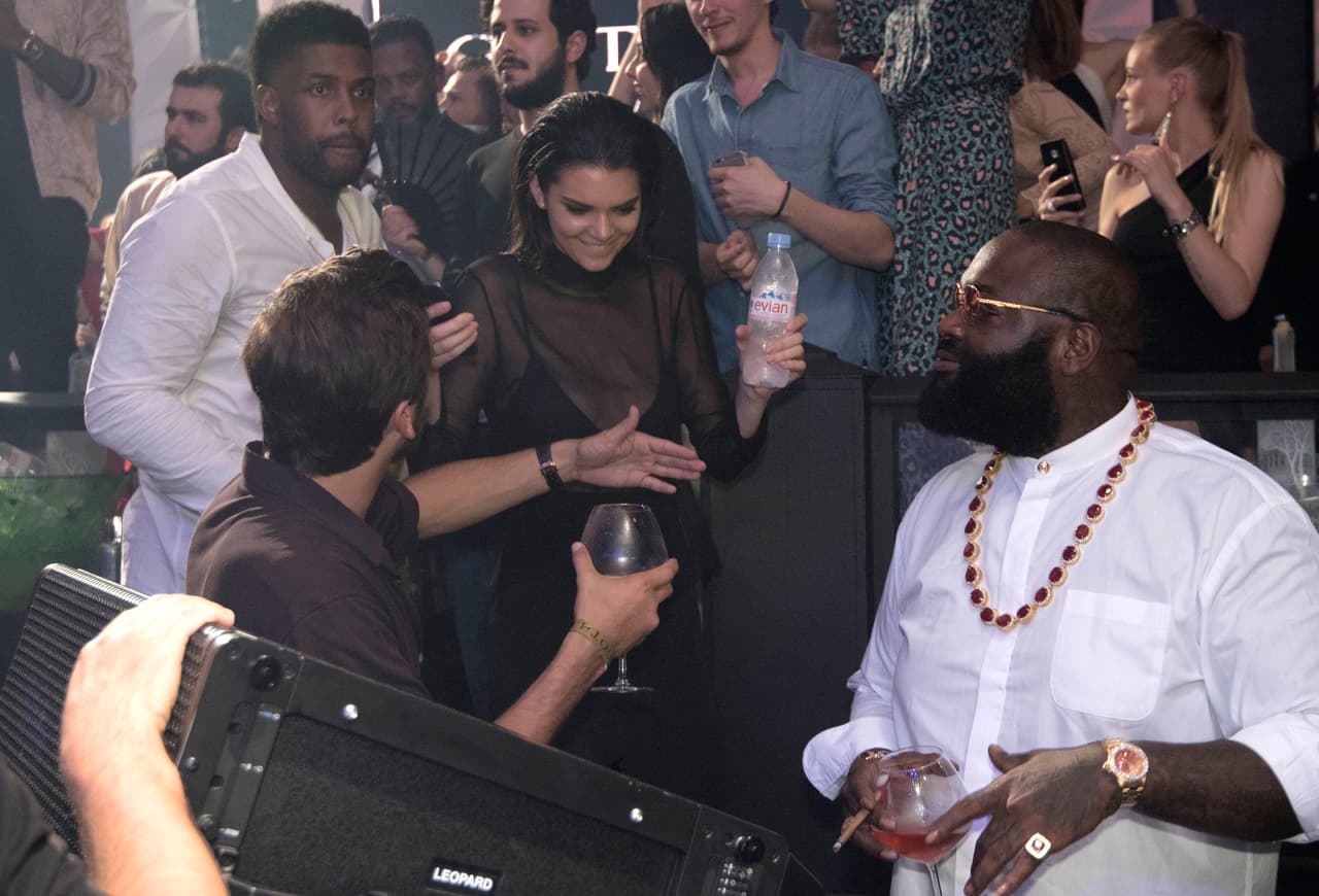 Entraron al lugar y de inmediato se armó la fiesta.