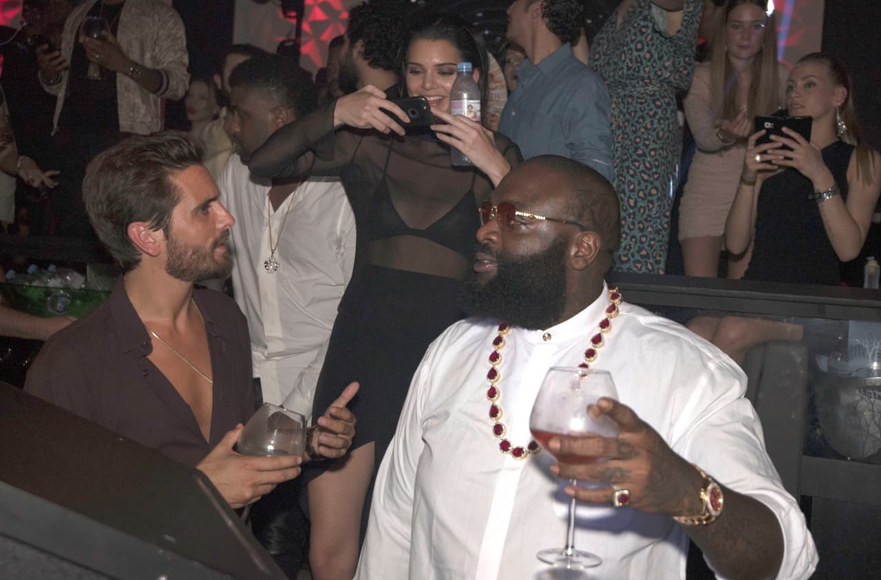 La Jenner hasta le tomó unas fotos a Scott, ¿se las habrá mandado a Kourt?