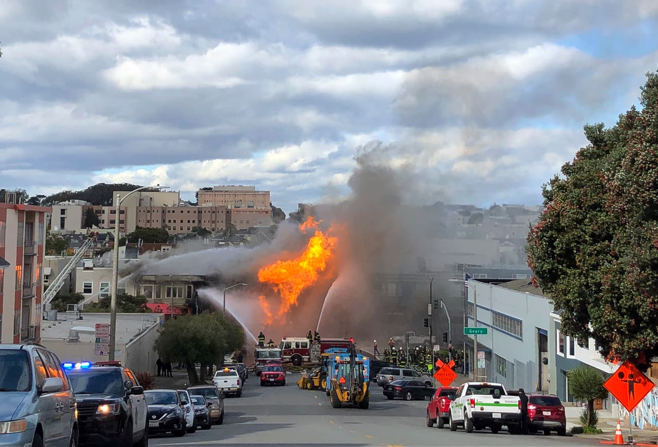 <b>Explosión por fuga de gas en San Francisco. </b>
<a href="https://www.univision.com/san-francisco/kdtv/noticias/incendios/explosion-por-fuga-de-gas-en-san-francisco-provoca-incendio-en-cuatro-edificios">Un incendio que ardió por casi tres horas dejó daños en cinco edificios del barrio Inner Richmond, en San Francisco</a>. Las autoridades ordenaron evacuaciones una cuadra a la redonda en la zona, y pese a la magnitud de la explosión reportaron que no hubo personas heridas. 
<b>6 de febrero de 2019.</b>