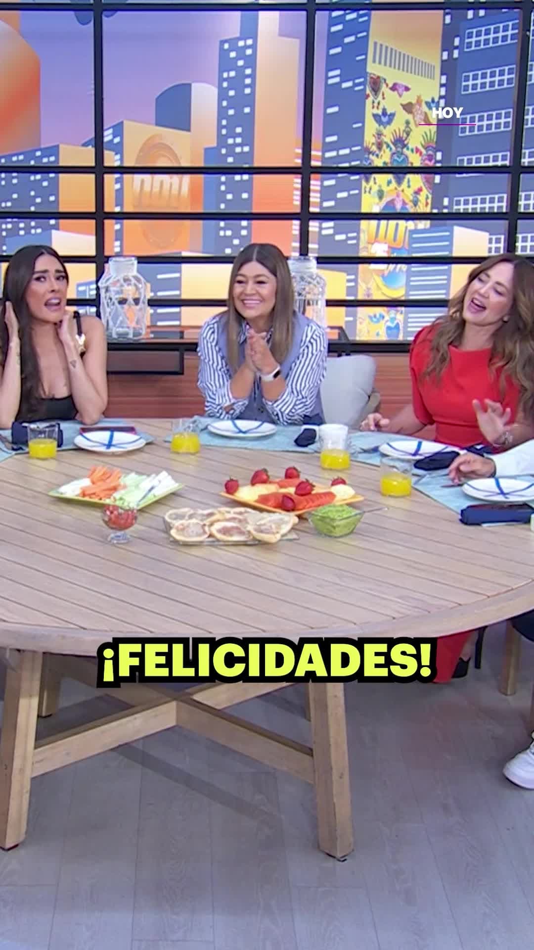 Andrea, Galilea y Tania felicitan a Sara Corrales por el nacimiento de su bebé